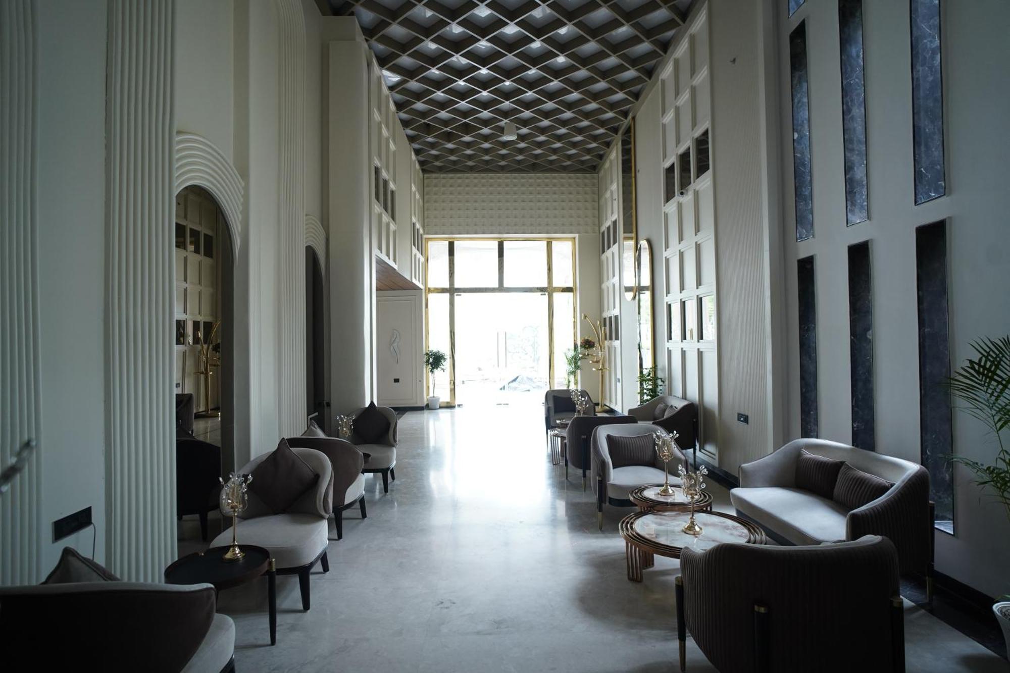 Ornate Lucknow Hotel Екстериор снимка